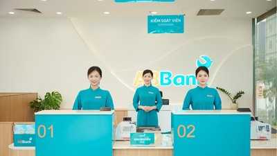 ABBank áp dụng mô hình quầy giao dịch đứng toàn hệ thống, tối ưu trải nghiệm
